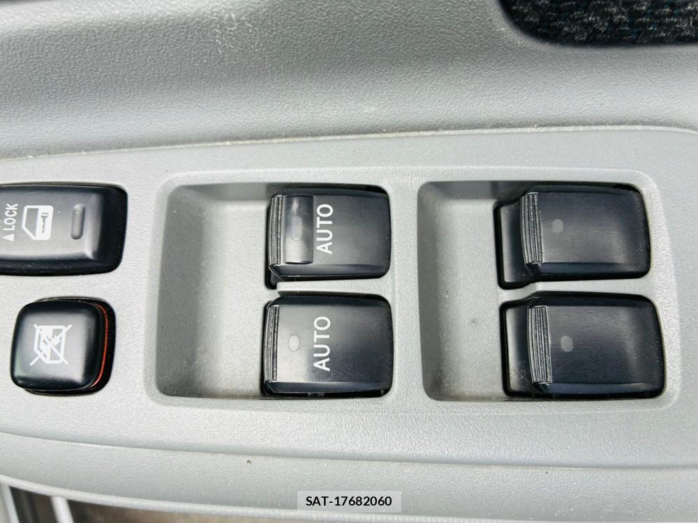 Toyota SIENTA 2009-10 7578789-20