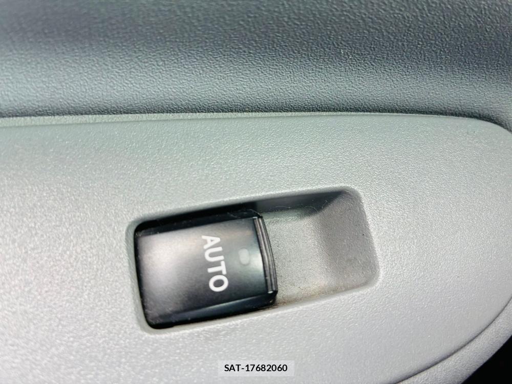 Toyota SIENTA 2009-10 7578789-22