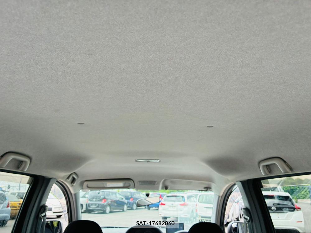 Toyota SIENTA 2009-10 7578789-23