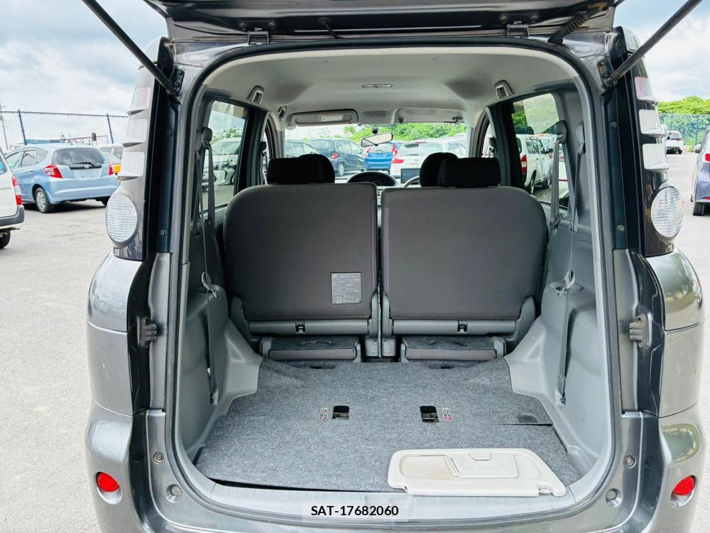 Toyota SIENTA 2009-10 7578789-24