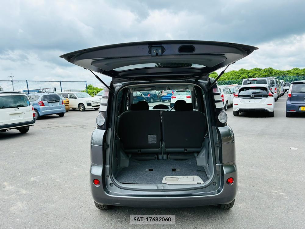 Toyota SIENTA 2009-10 7578789-25