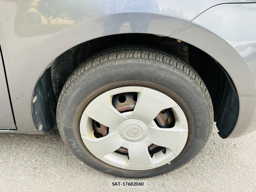 Toyota SIENTA 2009-10 7578789-27