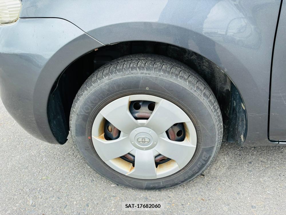 Toyota SIENTA 2009-10 7578789-28