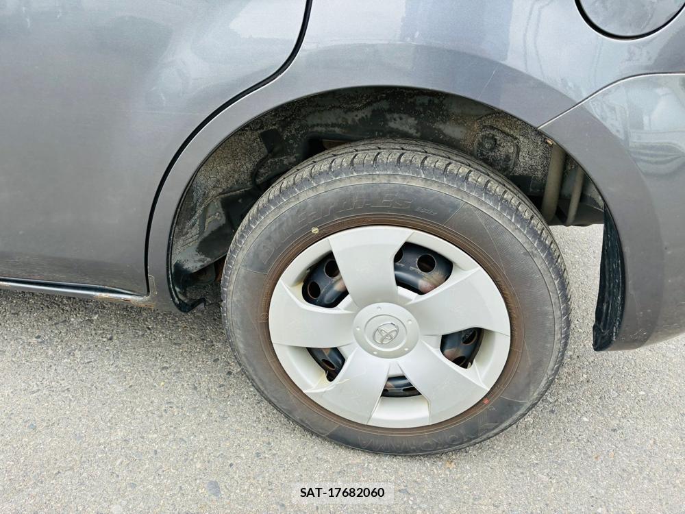 Toyota SIENTA 2009-10 7578789-29