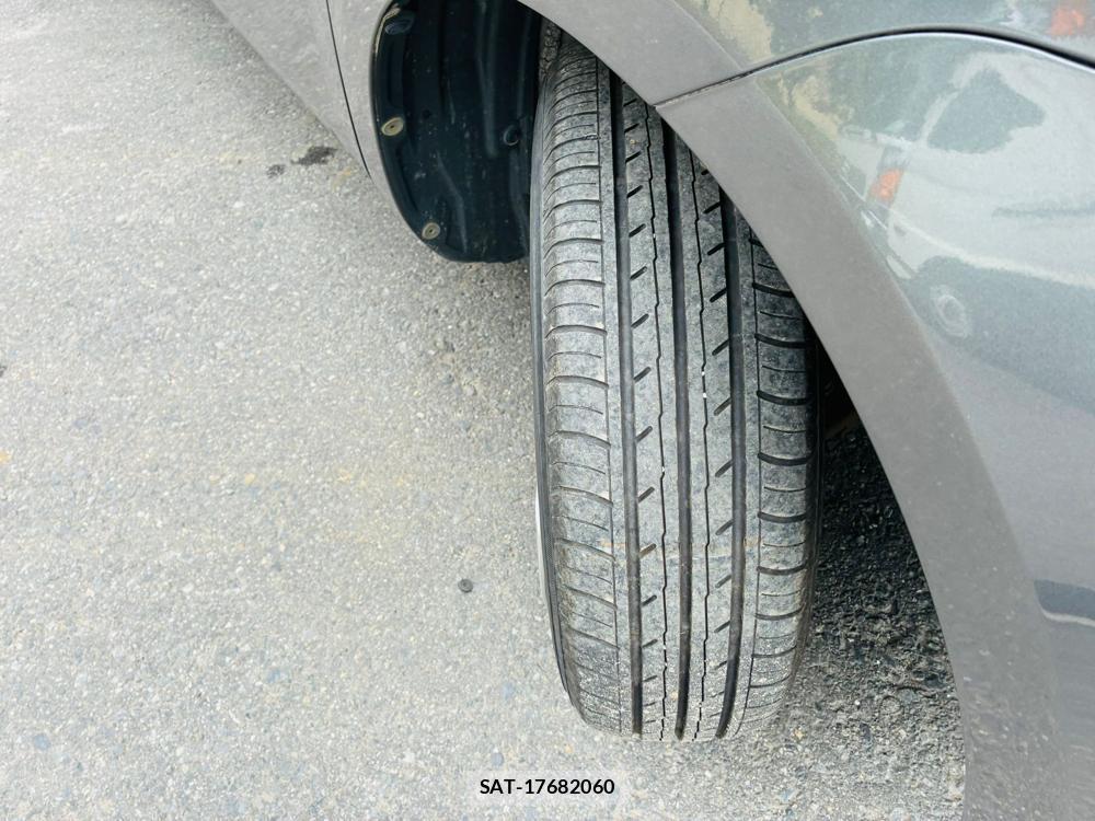Toyota SIENTA 2009-10 7578789-31