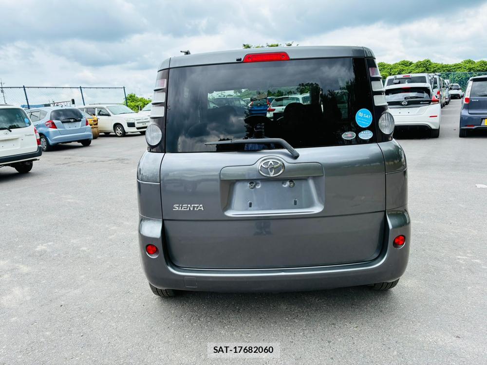 Toyota SIENTA 2009-10 7578789-3