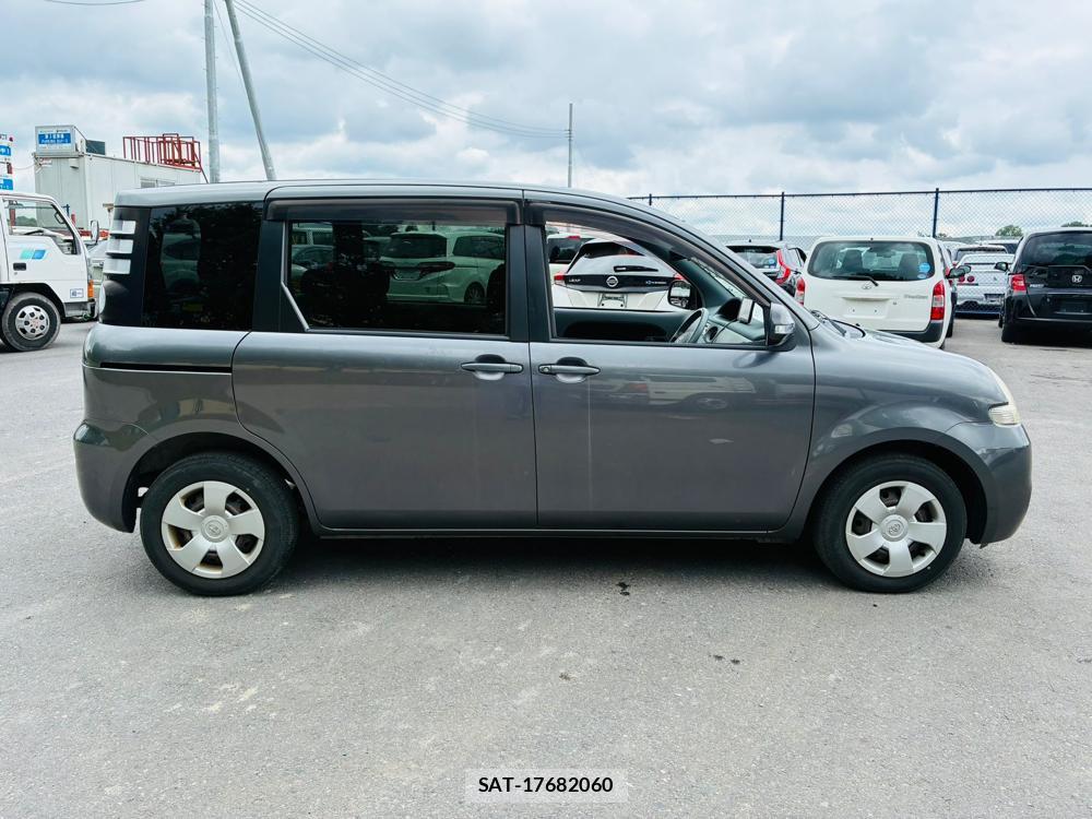 Toyota SIENTA 2009-10 7578789-5