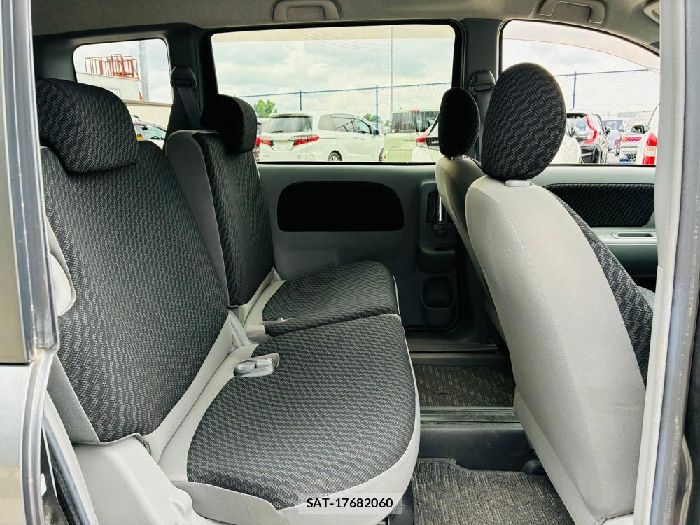 Toyota SIENTA 2009-10 7578789-8