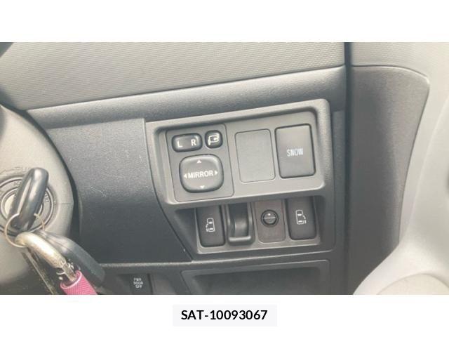 Toyota SIENTA 2011-07 7789106-14