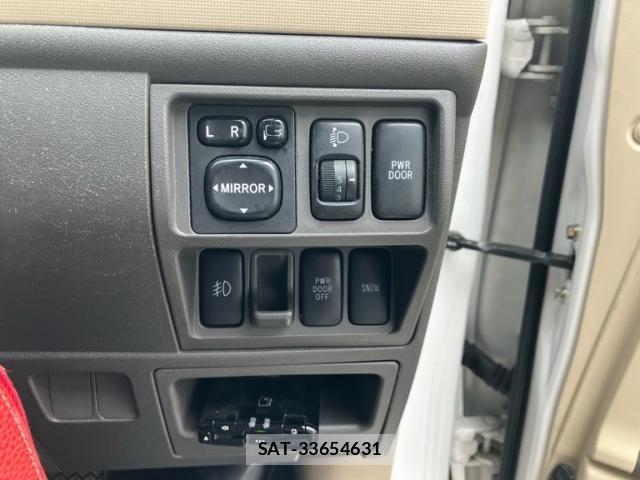 Toyota SIENTA 2005-01 7879440-23