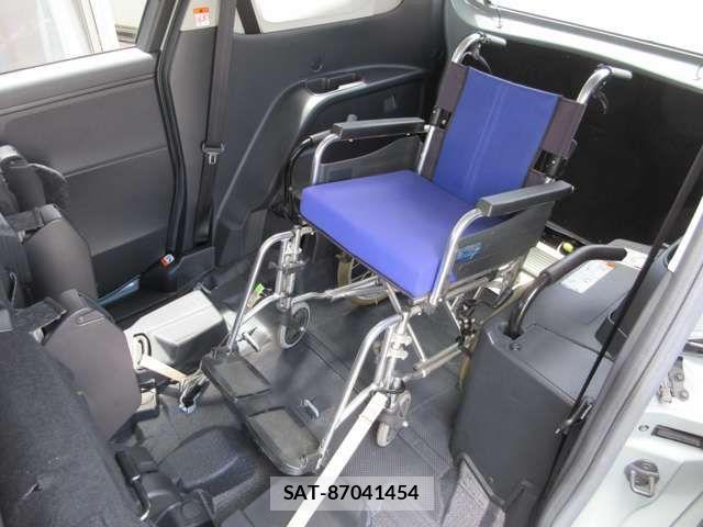 Toyota SIENTA 2022-11 7879409-11
