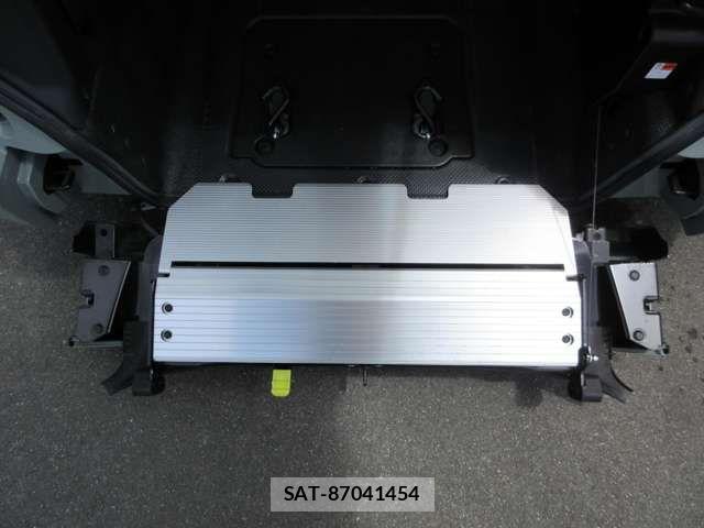 Toyota SIENTA 2022-11 7879409-14