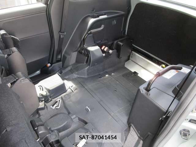 Toyota SIENTA 2022-11 7879409-16