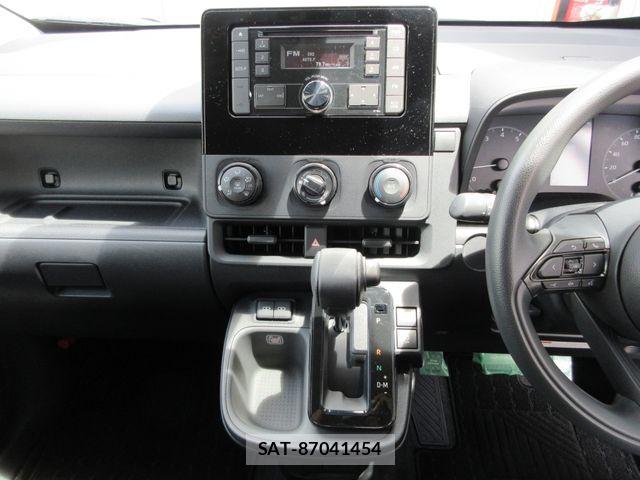 Toyota SIENTA 2022-11 7879409-23