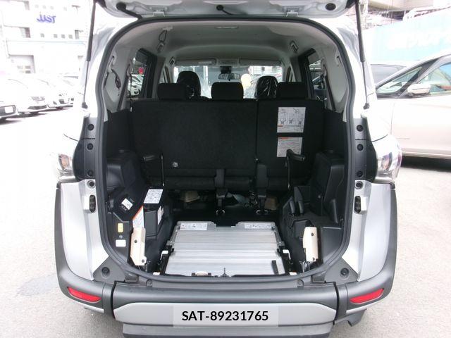Toyota SIENTA 2022-03 7903386-12