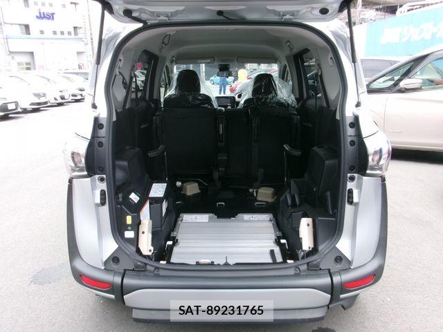 Toyota SIENTA 2022-03 7903386-13