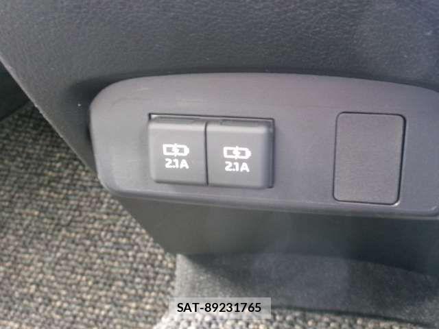 Toyota SIENTA 2022-03 7903386-21