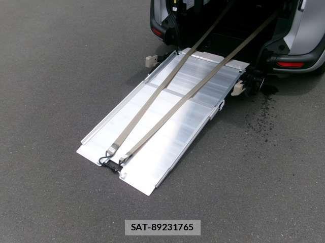 Toyota SIENTA 2022-03 7903386-5