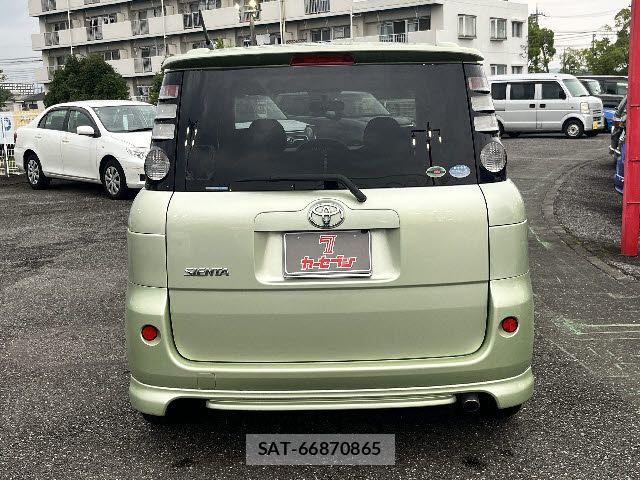 Toyota SIENTA 2009-11 7903393-11