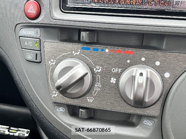 Toyota SIENTA 2009-11 7903393-14