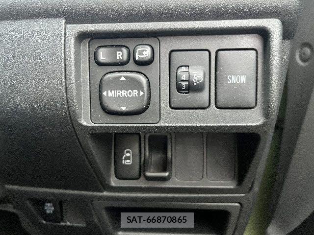 Toyota SIENTA 2009-11 7903393-16