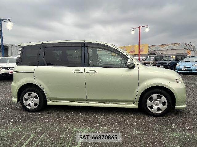 Toyota SIENTA 2009-11 7903393-17