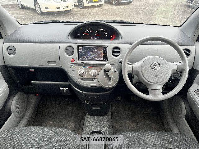 Toyota SIENTA 2009-11 7903393-1