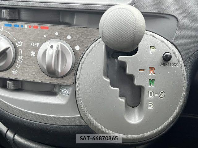 Toyota SIENTA 2009-11 7903393-19