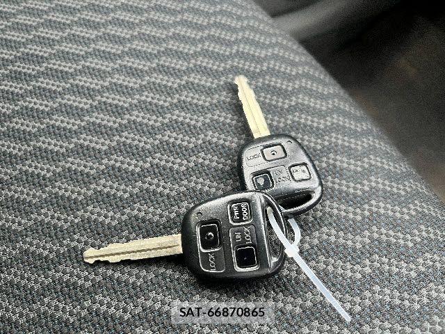 Toyota SIENTA 2009-11 7903393-25