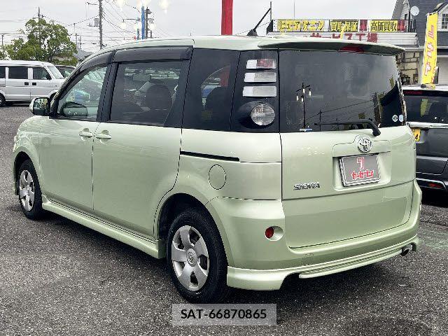 Toyota SIENTA 2009-11 7903393-8