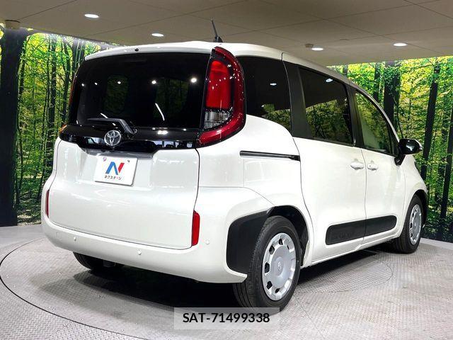 Toyota SIENTA 2023-12 7903381-17