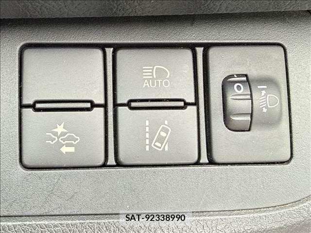 Toyota SIENTA 2015-07 7903391-16