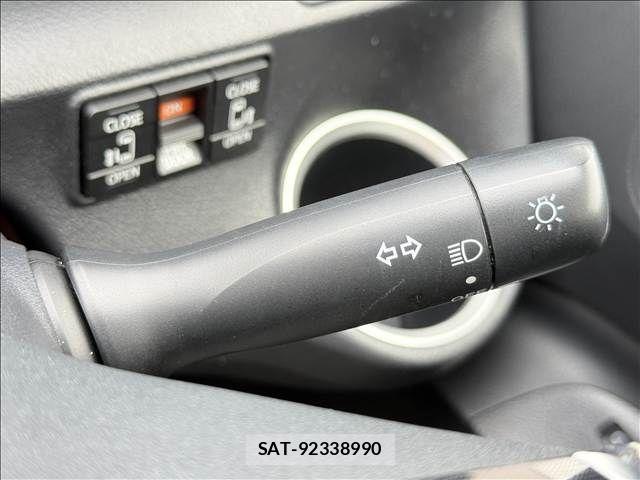 Toyota SIENTA 2015-07 7903391-26