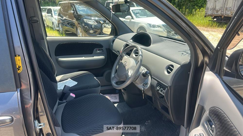 Toyota SIENTA 2010-01 7633715-11