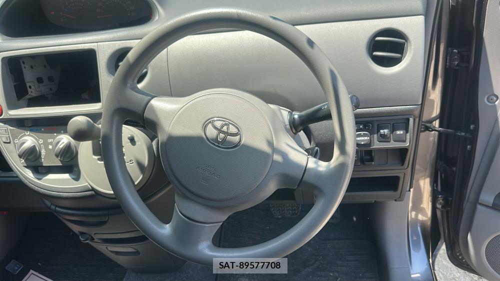 Toyota SIENTA 2010-01 7633715-13