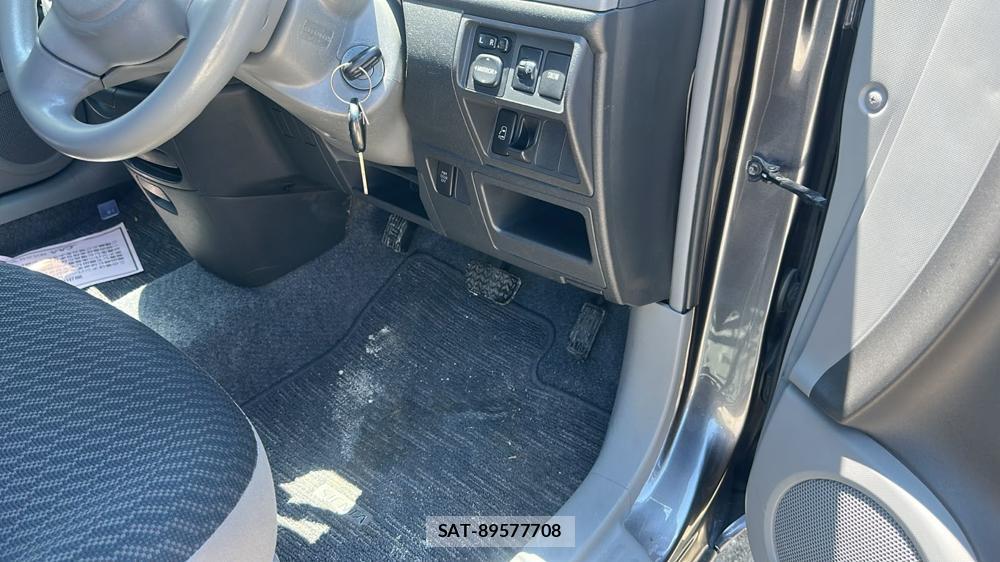 Toyota SIENTA 2010-01 7633715-15