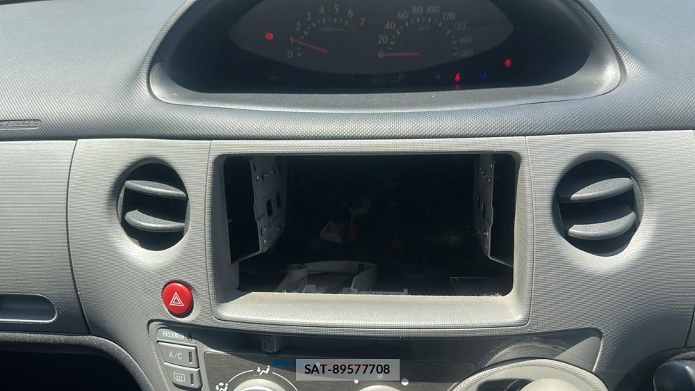 Toyota SIENTA 2010-01 7633715-18