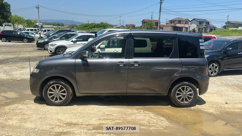 Toyota SIENTA 2010-01 7633715-1