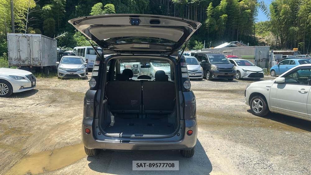 Toyota SIENTA 2010-01 7633715-24