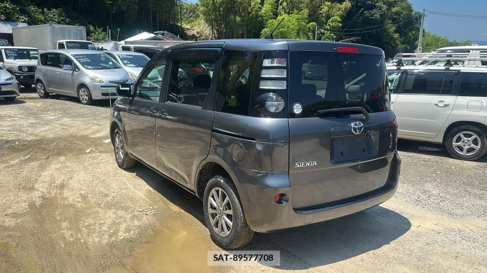 Toyota SIENTA 2010-01 7633715-2