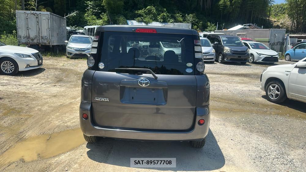 Toyota SIENTA 2010-01 7633715-3