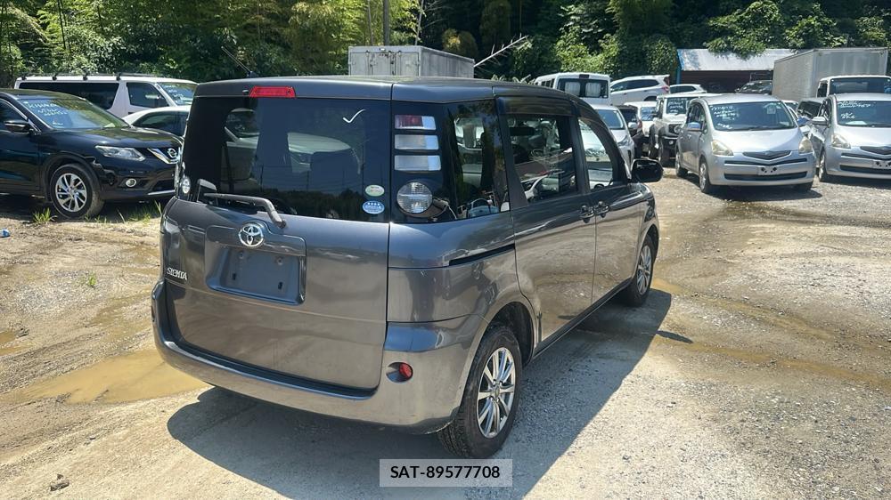 Toyota SIENTA 2010-01 7633715-4