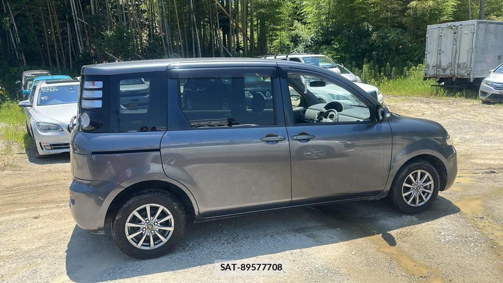 Toyota SIENTA 2010-01 7633715-5