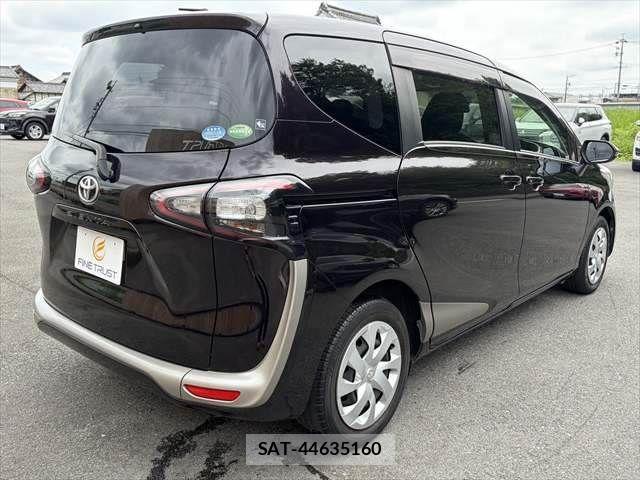 Toyota SIENTA 2017-09 7963756-19