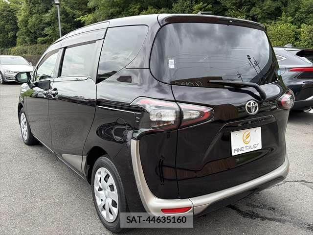 Toyota SIENTA 2017-09 7963756-21