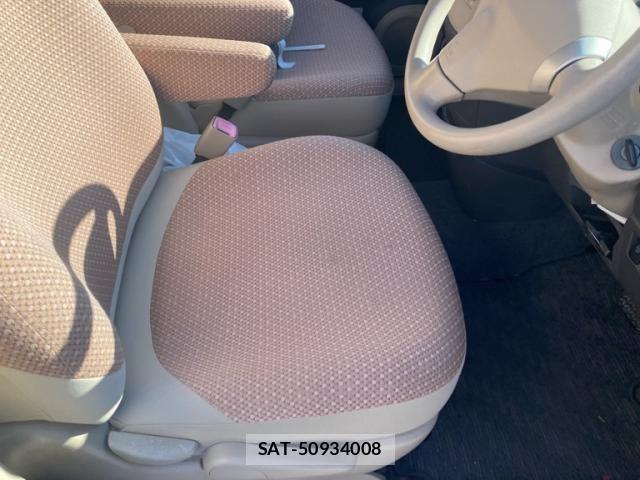 Toyota SIENTA 2012-03 7980998-13