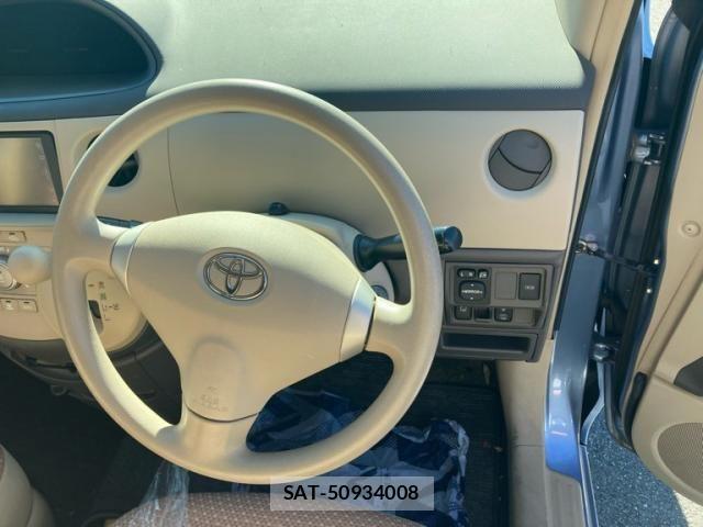 Toyota SIENTA 2012-03 7980998-16