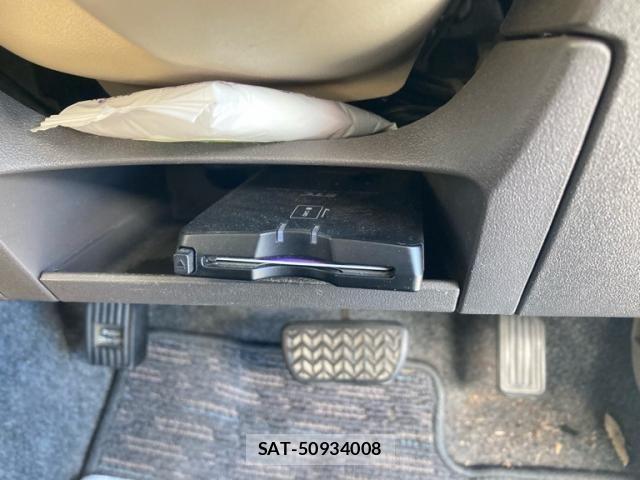 Toyota SIENTA 2012-03 7980998-17