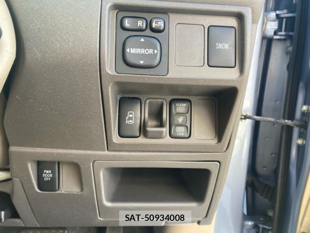 Toyota SIENTA 2012-03 7980998-18