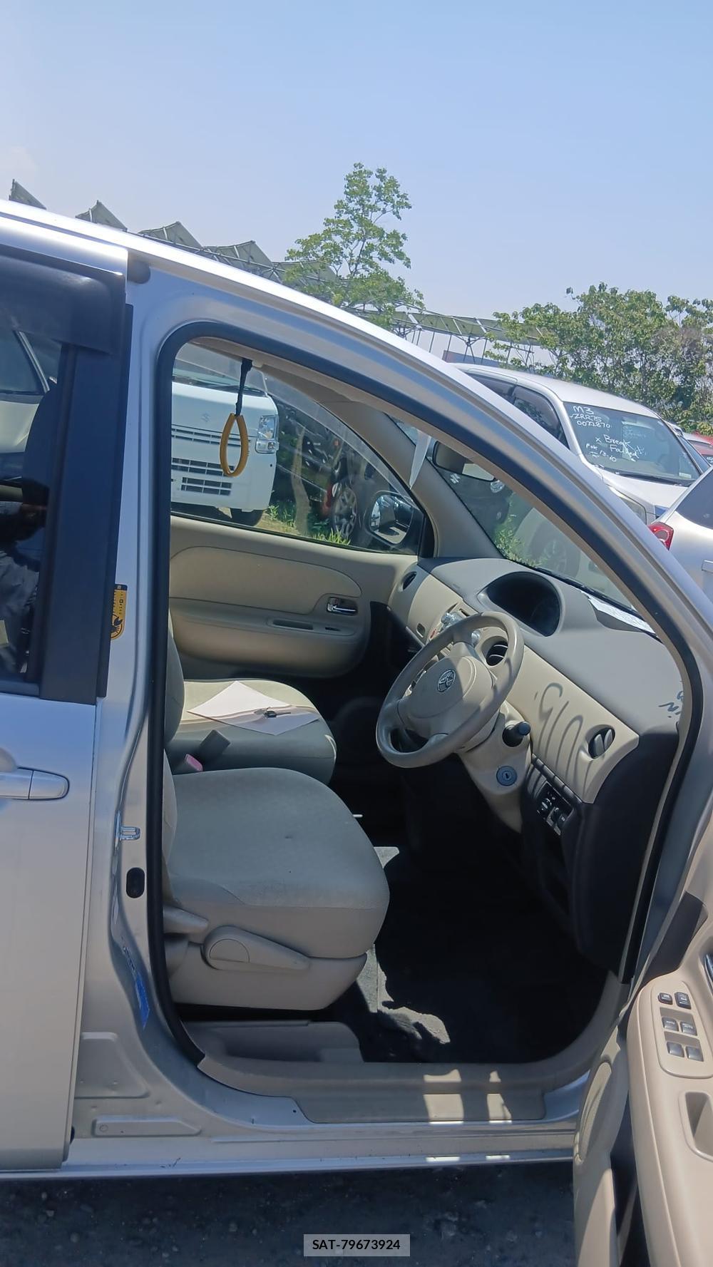 Toyota SIENTA 2008-03 7633714-11